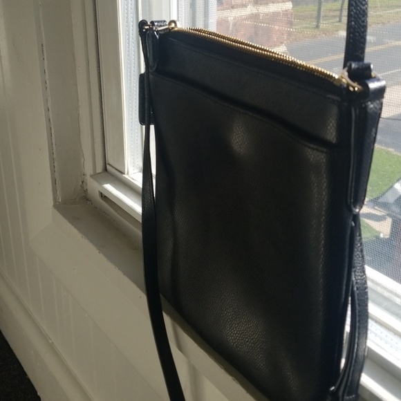 Authentic Coach Crossbody - Picture 6 of 6